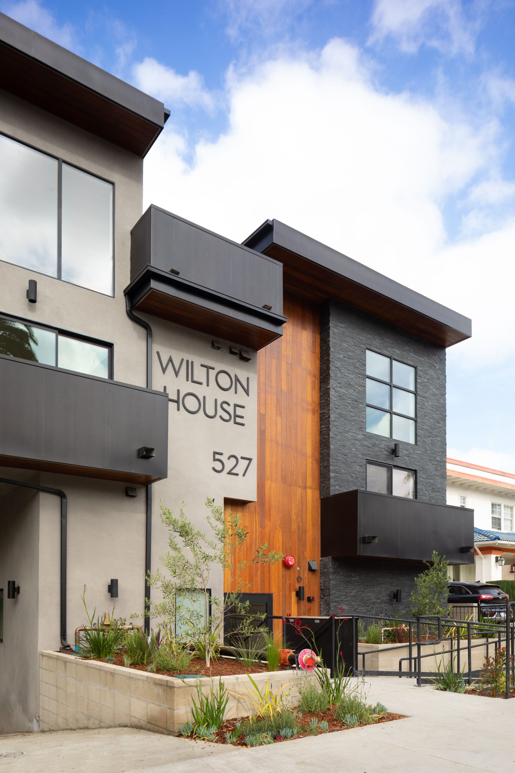 wilton house, hancock park, larchmont village, koreatown, kenihan development, kenihan construction, luxury apartments, for rent,